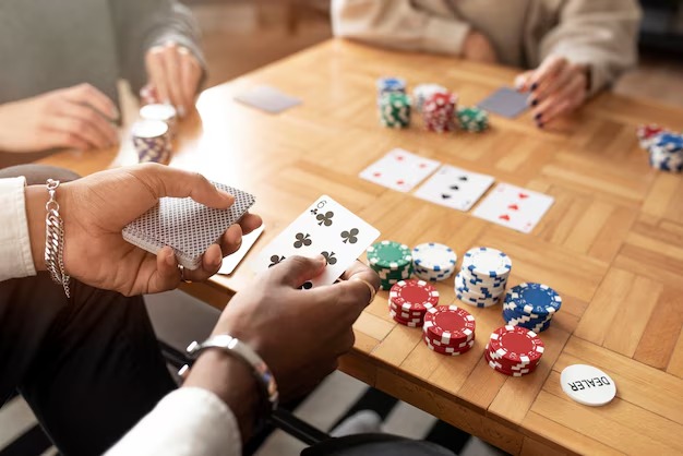 kise toto app home screen showing slot games and live-dealer tables on Android device